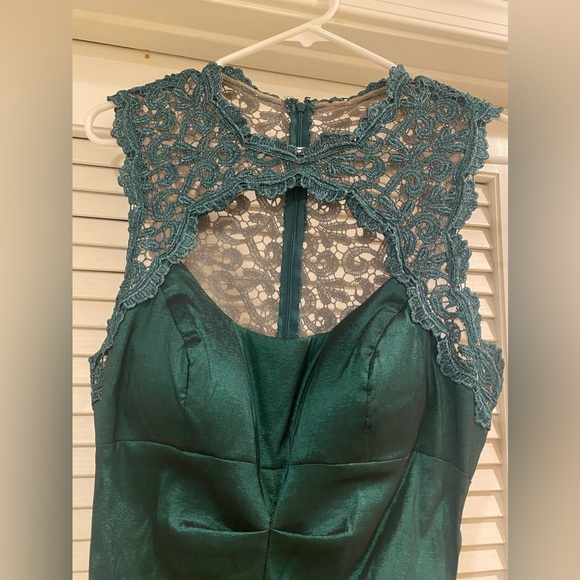 Emerald Green Gown - Picture 1 of 5